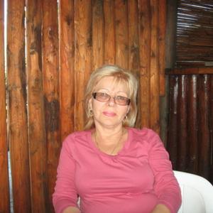 Девушки в Саратове: Nina, 68 - ищет парня из Саратова