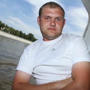 Олег, 35 лет, Гигант
