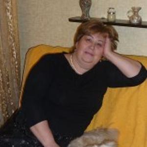 Девушки в Ульяновске: Елена, 62 - ищет парня из Ульяновска