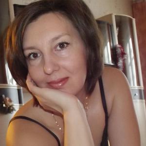 Девушки в Ульяновске: Lana, 45 - ищет парня из Ульяновска