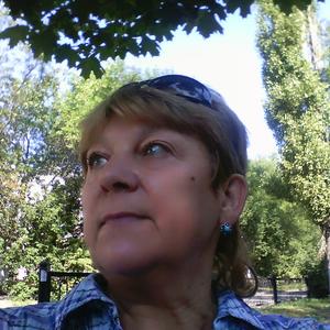 Девушки в Саратове: Elena, 68 - ищет парня из Саратова