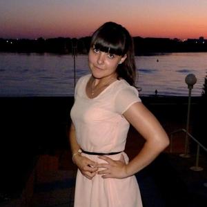 Девушки в Омске: Оля, 28 - ищет парня из Омска