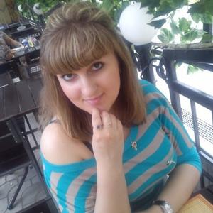 Девушки в Петрозаводске: Lena, 41 - ищет парня из Петрозаводска