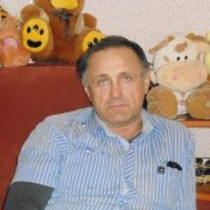Виктор, 68 лет, Барнаул