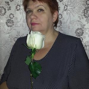 Девушки в Азове: Людмила, 64 - ищет парня из Азова