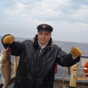 Виктор, 66 лет, Владивосток
